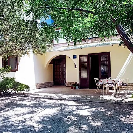Apartmani Henjak Jezera Exterior photo