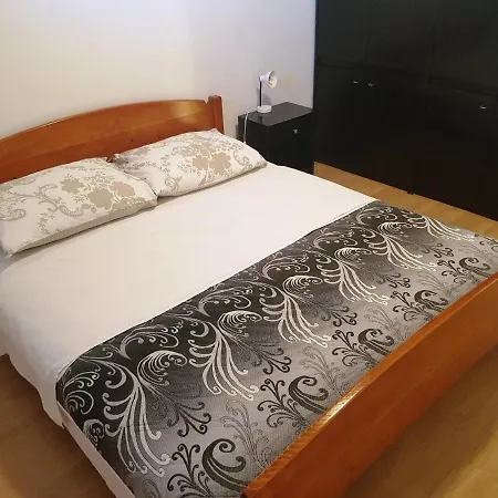 Apartmani Henjak Jezera Exterior photo